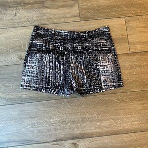 4/$20 ✨ Ann Taylor City Shorts black/white